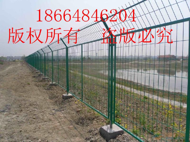 深圳工地铁丝网、深圳山地围栏网价格，深圳包胶护栏网厂家