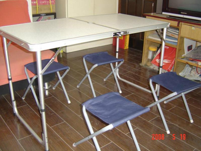 供应重庆铝合金折叠桌椅，重庆折叠桌椅厂家，重庆定做折叠桌椅