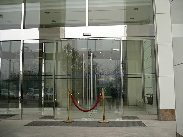 北京市北京东城区灯市口安装玻璃门厂家