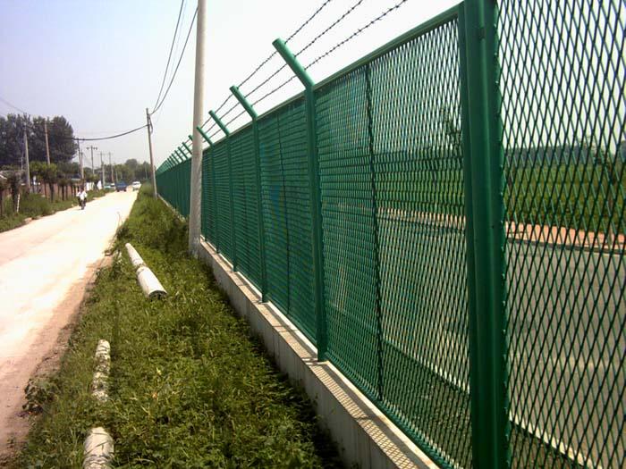 钢板网护栏,钢板网护栏价格,钢板网护栏厂,安平县金豪丝网厂图片