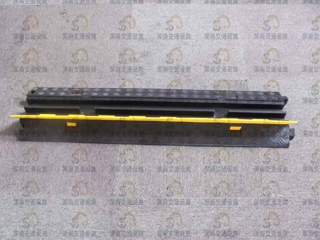 供应PVC线槽板，上海PVC线槽板，深南牌PVC线槽板