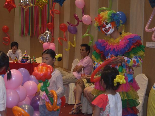 供应深圳气球生日表演