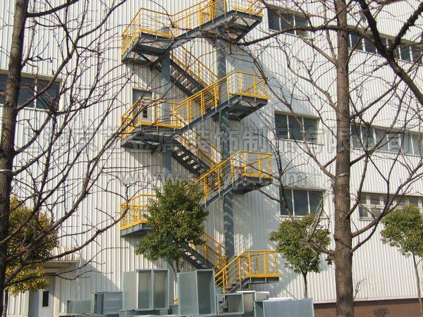 供应消防楼梯扶手国家标准高度1050毫米，消防楼梯厂家，消防楼梯制作图片
