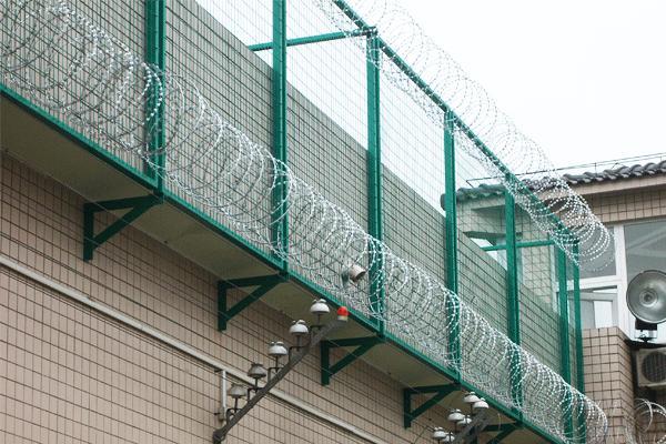 供应监狱防攀爬护栏铁丝网