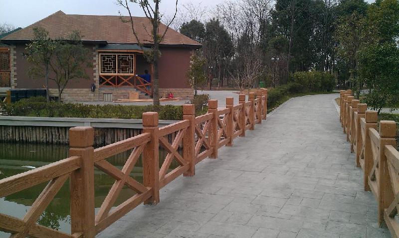 上海市仿木围栏厂家仿木围栏