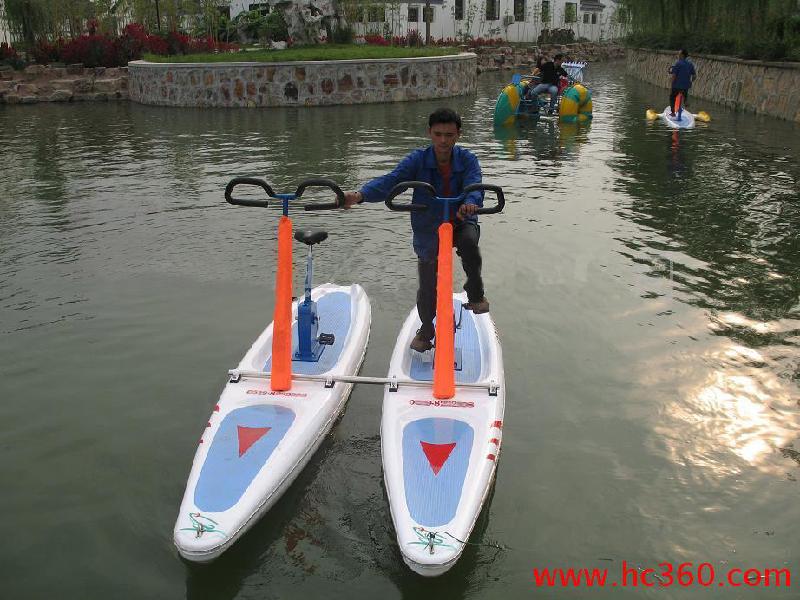 双人脚踏船水上自行车水上游艺设备批发