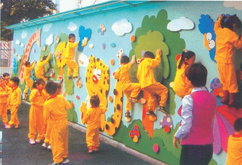 重庆原木色攀岩墙/重庆儿童攀岩墙专业制作/供应长寿区小区儿童攀岩墙