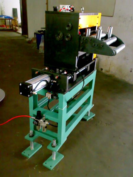 潍坊市自动送料机空气送料机滚轮送料机厂家供应自动送料机空气送料机滚轮送料机