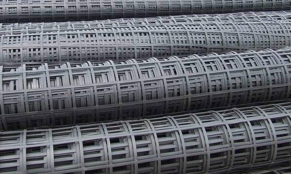 供应厂家生产钢塑格栅拉力强度50KN 堤岸加固新型产品 规格全