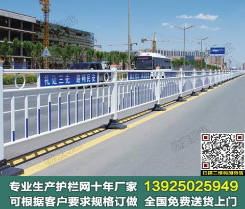 广州市护栏网厂家护栏网现货 热镀锌钢丝网浸塑后可用十年 广州护栏网价格