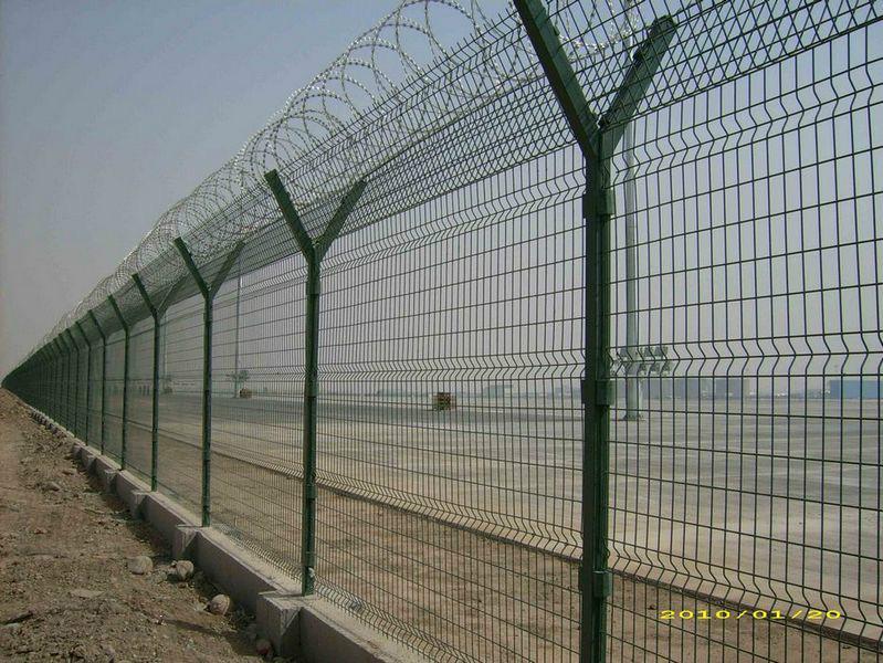 机场巡查防护网厂家 机场外围隔离网 机场浸塑隔离防护网