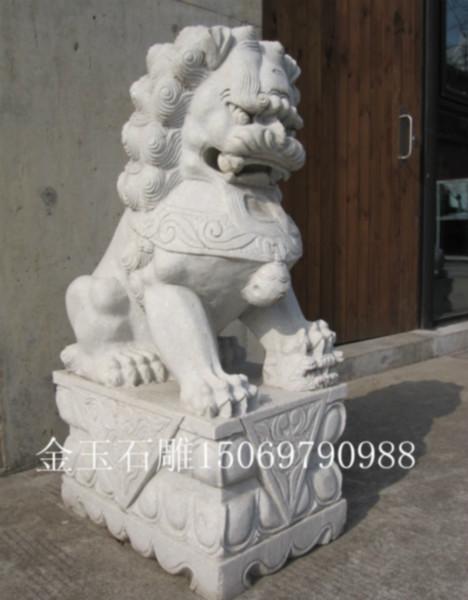 供应石雕汉白玉石狮子厂家在哪里 汉白玉石狮子石雕价格是多少