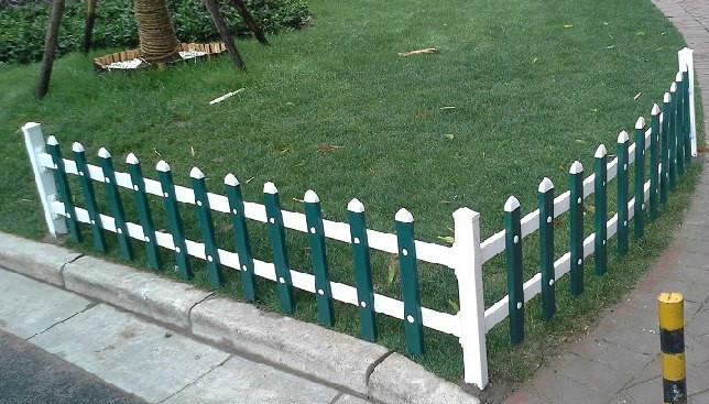pvc草坪护栏草坪塑钢护栏价格批发