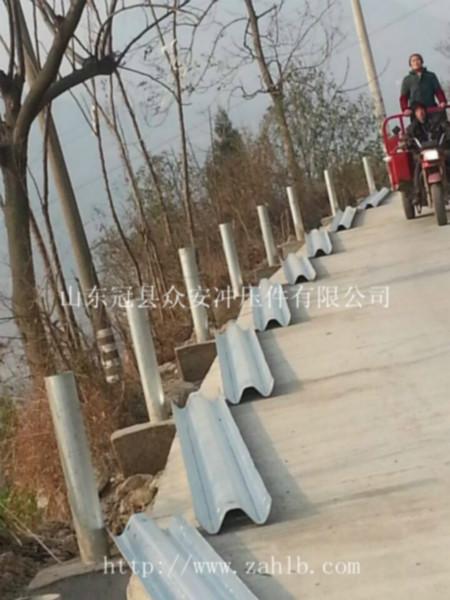 供应宁夏吴忠高速公路护栏板厂家直销图片