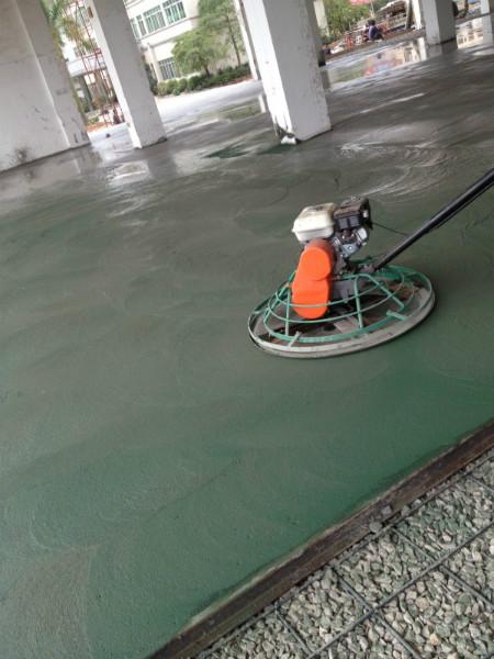 供应用于地下停车场|工业厂房|物流货台地面的广州铁绿色金刚砂生产厂家耐磨地坪