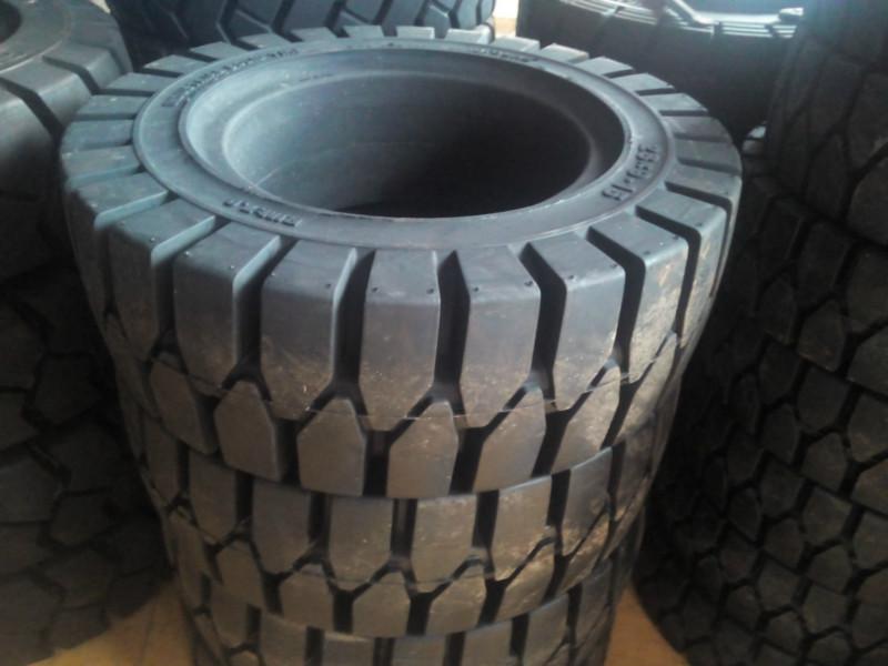 湖南长沙专业销售实心轮胎，叉车实心轮胎，规格齐全，质量有保障