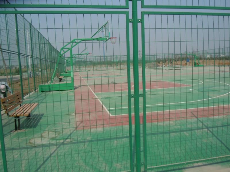 供应篮球场护栏网天津球场围栏网