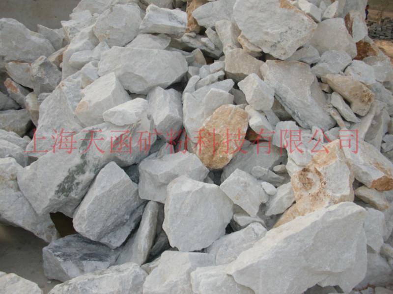 供应用于塑料添加的针状硅灰石高白度硅灰石