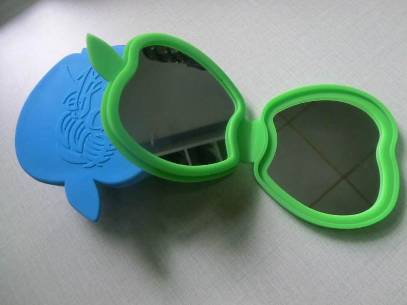 供应新款韩版硅胶镜子硅胶化妆镜子 便携式折叠款美容镜子