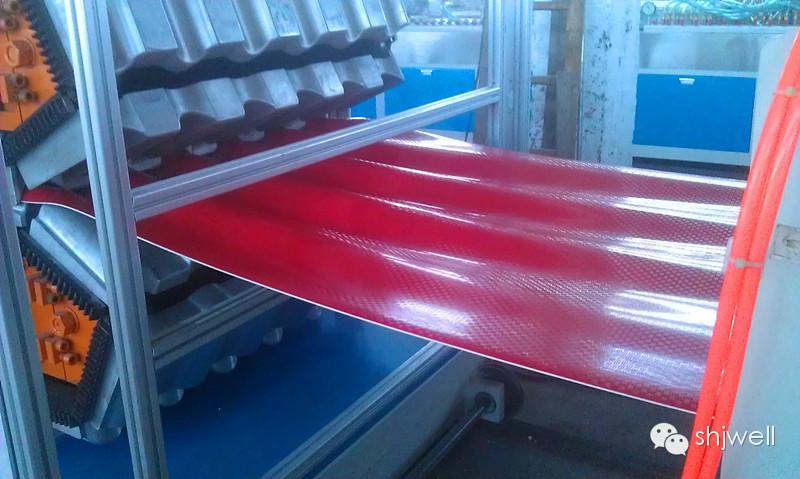 供应PVC共挤波浪板设备厂家直销，上海金纬机械PVC琉璃瓦挤出设备批发商