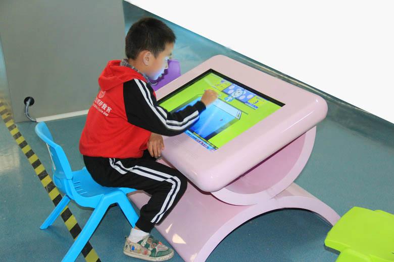 供应儿童寓教触摸桌,可触摸的儿童学习娱乐桌图片