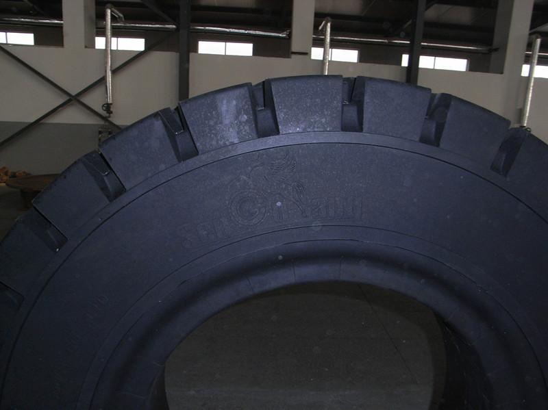 供应盐城装载机实心轮胎17.5-25/实心轮胎厂家直销/装载机轮胎厂