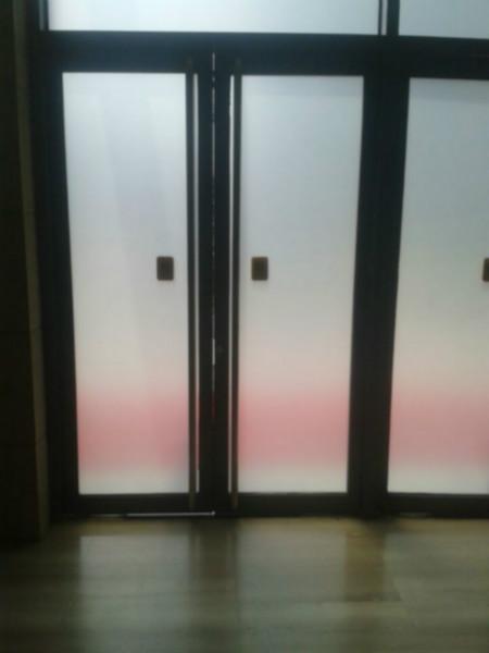 供应北京磨砂膜办公室贴防撞条玻璃门贴图片