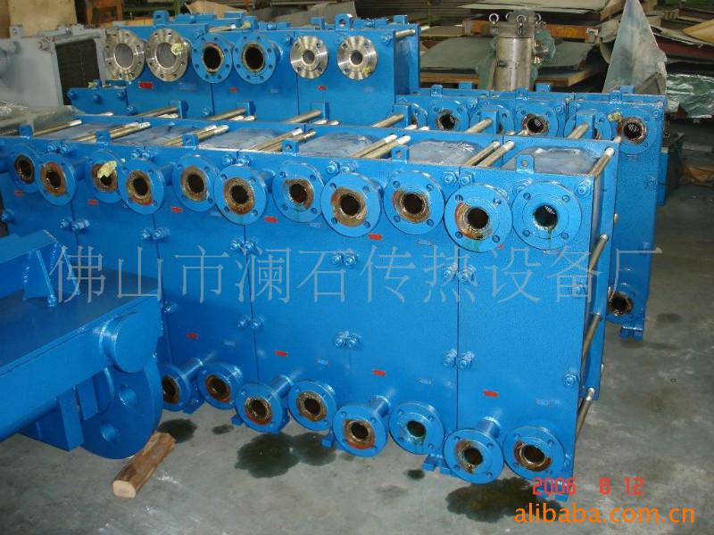 供应低压甲铵冷凝液循环水冷却器图片