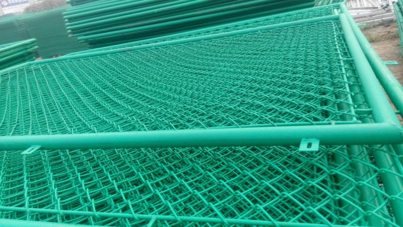 供应包塑勾花网球场围栏网镀锌勾花网