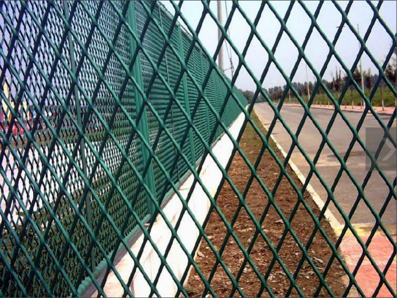 供应钢板网护栏、防悬网生产厂家