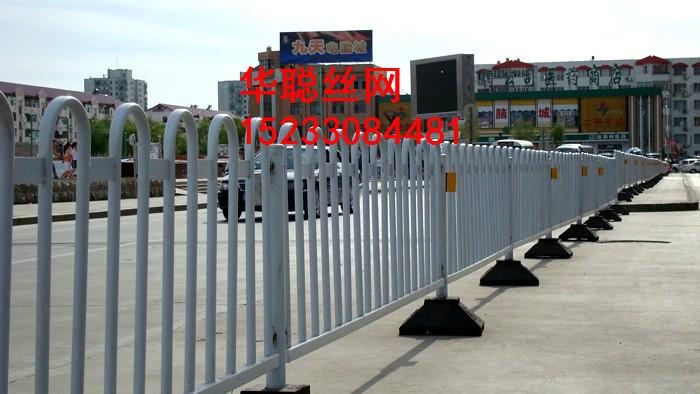供应锌钢道路隔离栏交通设施护栏图片