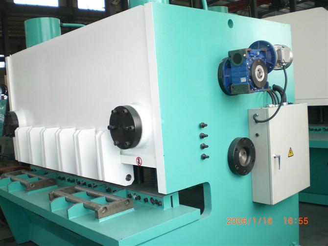 Q11Y-82500新疆液压闸式剪板机批发