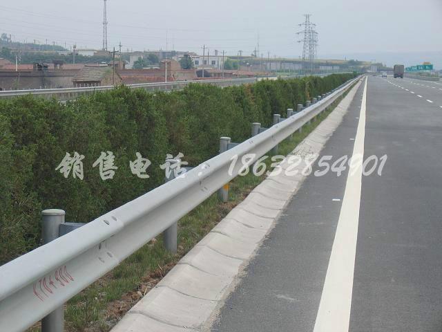 供应高速公路标准热镀锌波形护栏