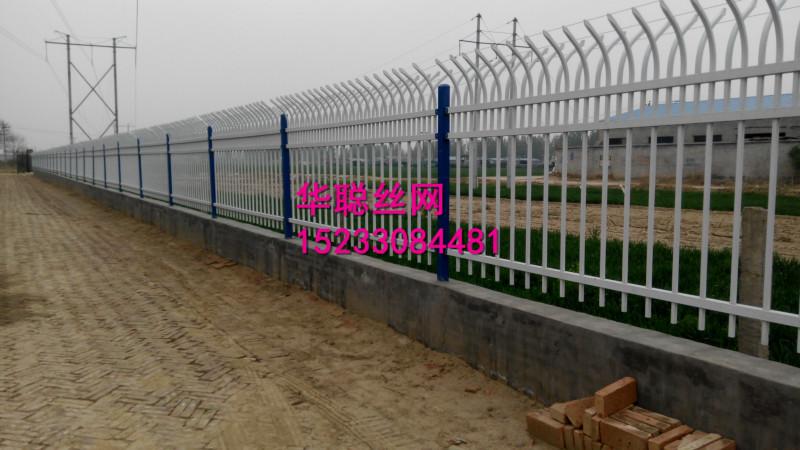 供应防护栏锌钢围栏铁艺护栏网厂区护栏