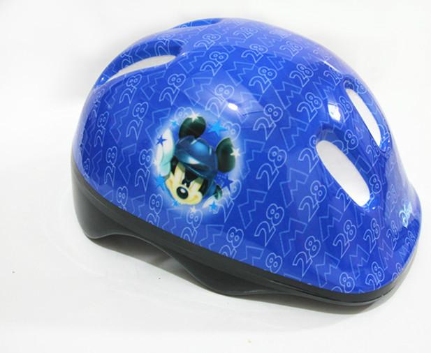 供应轮滑俱乐部儿童轮滑头盔全国热销儿童自行车头盔图片