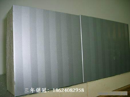 供应发泡聚氨酯复合保温板 轻型保温钢结构复合板 彩色复合隔热瓦板图片