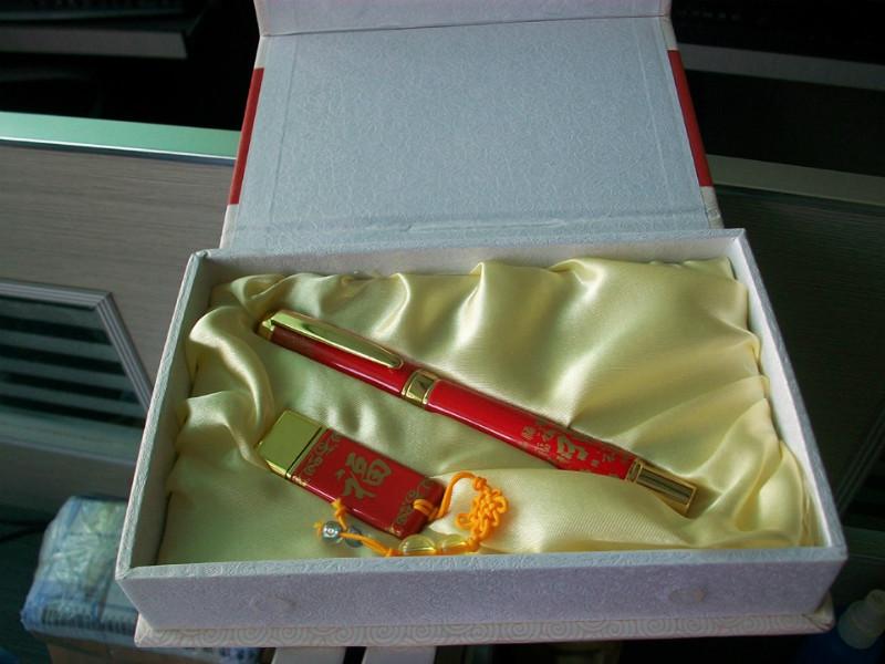 供应中国红两件套真瓷笔+红瓷U盘送礼佳品图片